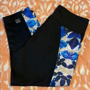 Lularoe athletic crops size medium